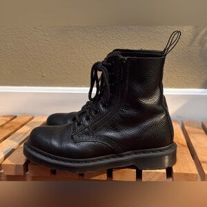 DR MARTENS DOCS MONOCHROME BLACK ZIP UP LACE UP PEBBLED LEATHER BOOT PASCAL 7